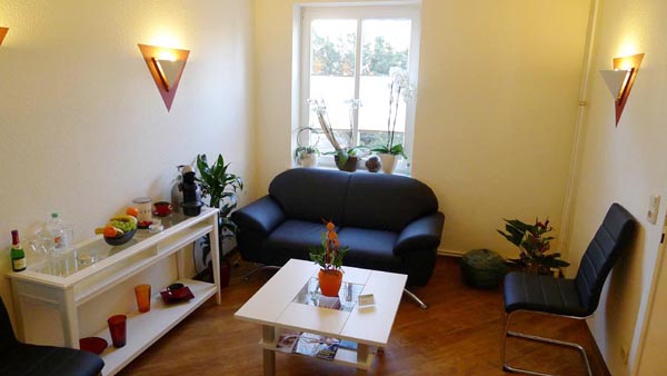 Warten Sie entspannt auf unserer weichen Couch
