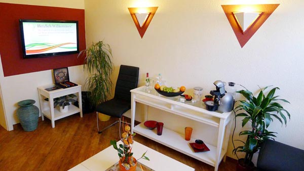 unser Wartezimmer mit Bilderschau und freundlicher Atmosphre